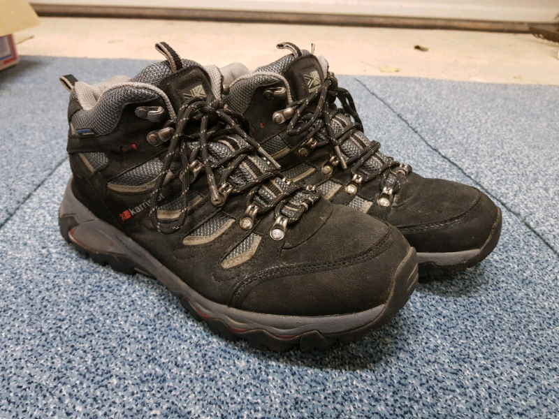 mens walking boots size 9